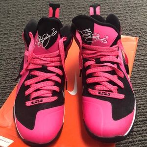 Authentic Nike Lebron 9 GS Sneaker